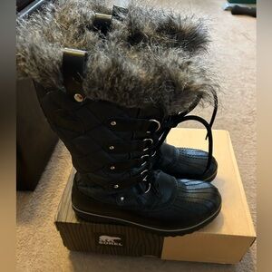 Sorel women’s snow boots
Barely worn